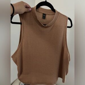 cropped mock neck perfect for layering and for the fall! Never worn